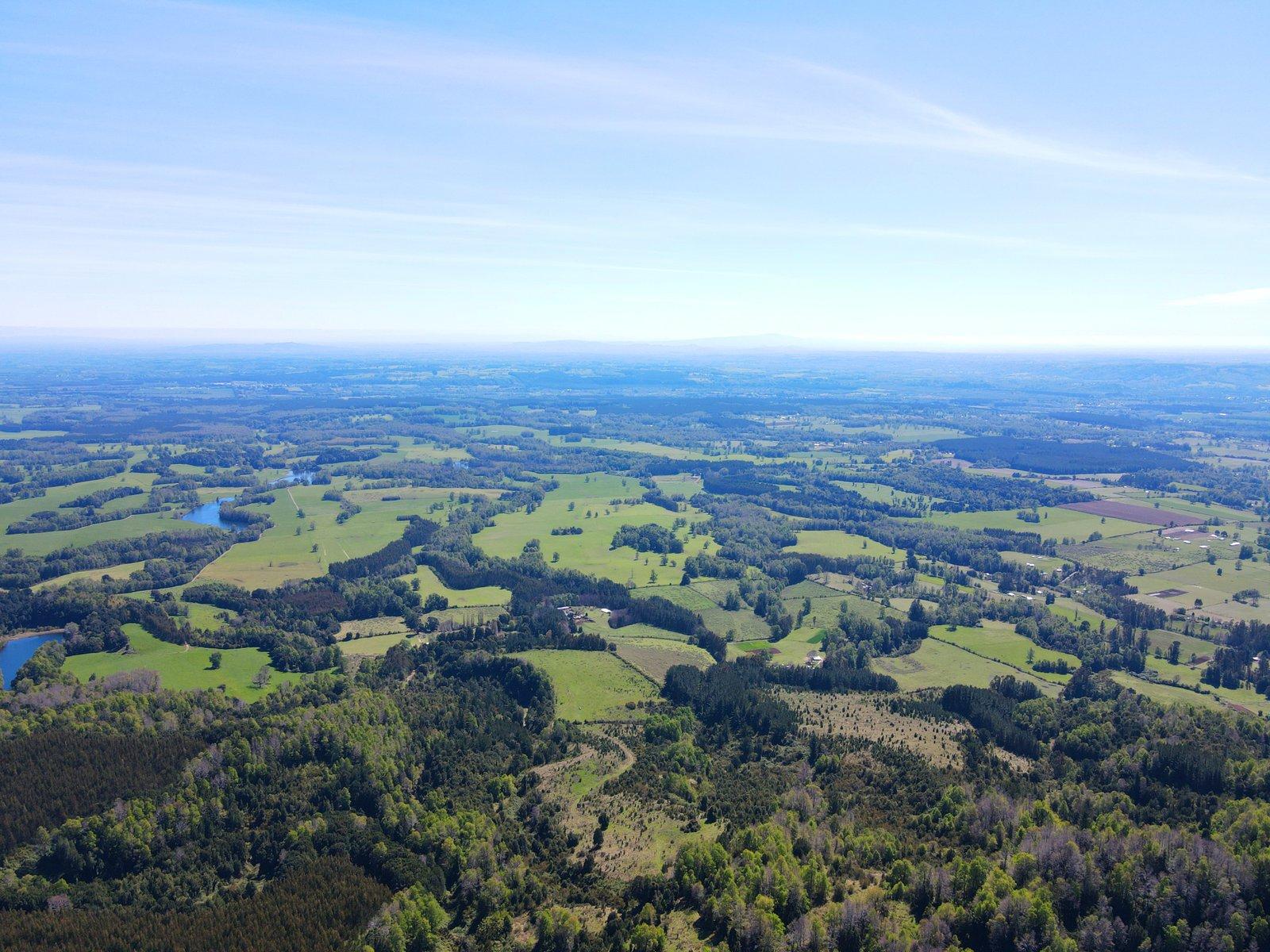 Vista aérea del proyecto con Volcán Villarrica al fondo